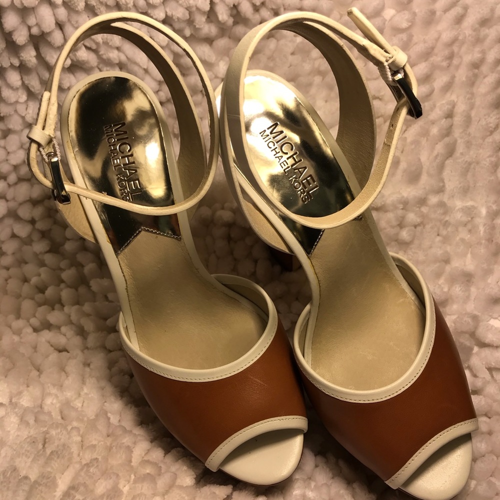Michael Kors Woman platform